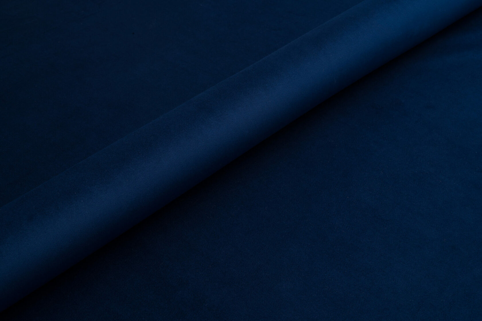 Samtmuster in Marineblau